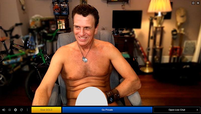 Streamen hosts gay mature cams streaming in HD from around globe